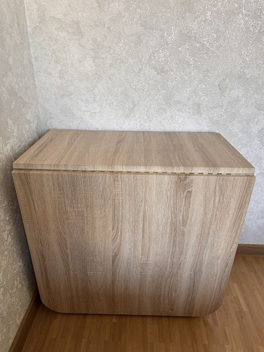 Стіл книжка