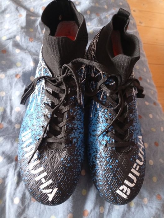 Buty piłkarskie w bardzo dobrym stanie. Długość wkładki 27 cm