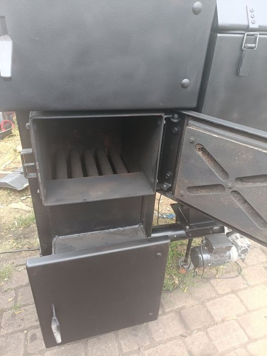 Piec nadmuchowy z podajnikiem