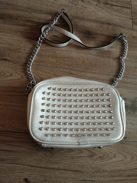 Torebka listonoszka srebrna w dobrym stanie