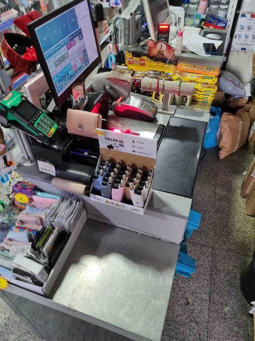 balcão caixa de saida checkout com gaveta