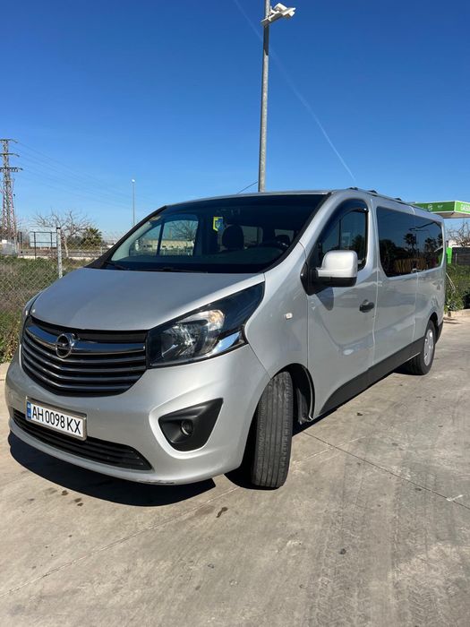 Терміново продам Opel vivaro 9 місць extra long