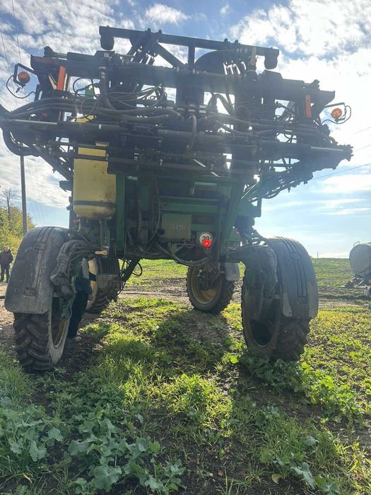 самохідний оприскувач John Deere 4730
