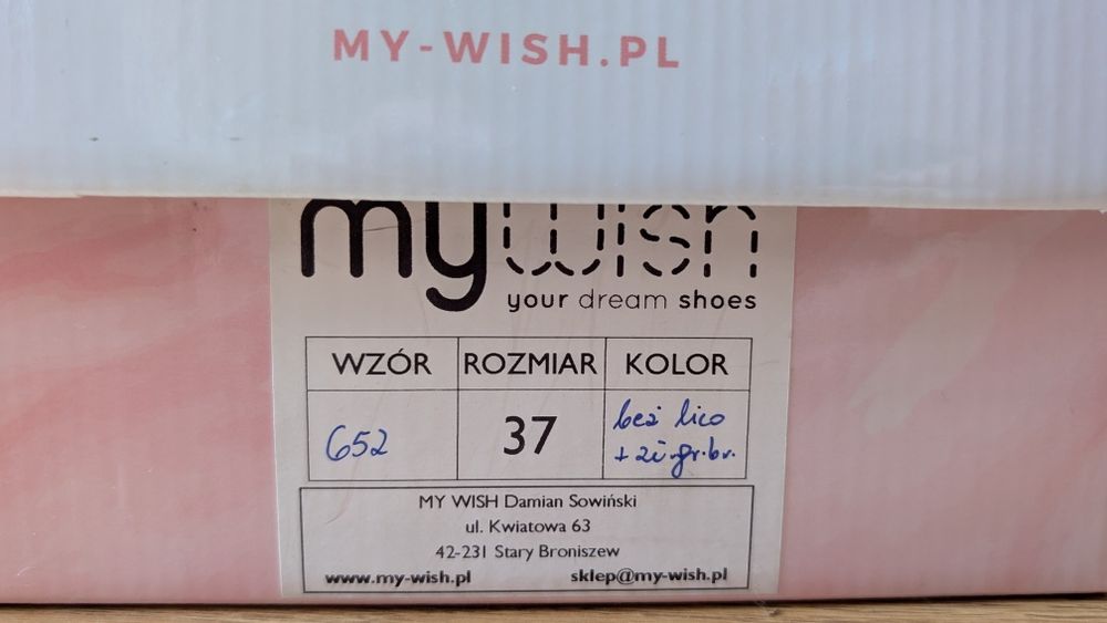 Skórzane buty My Wish – nowe, kremowe ze złotym akcentem