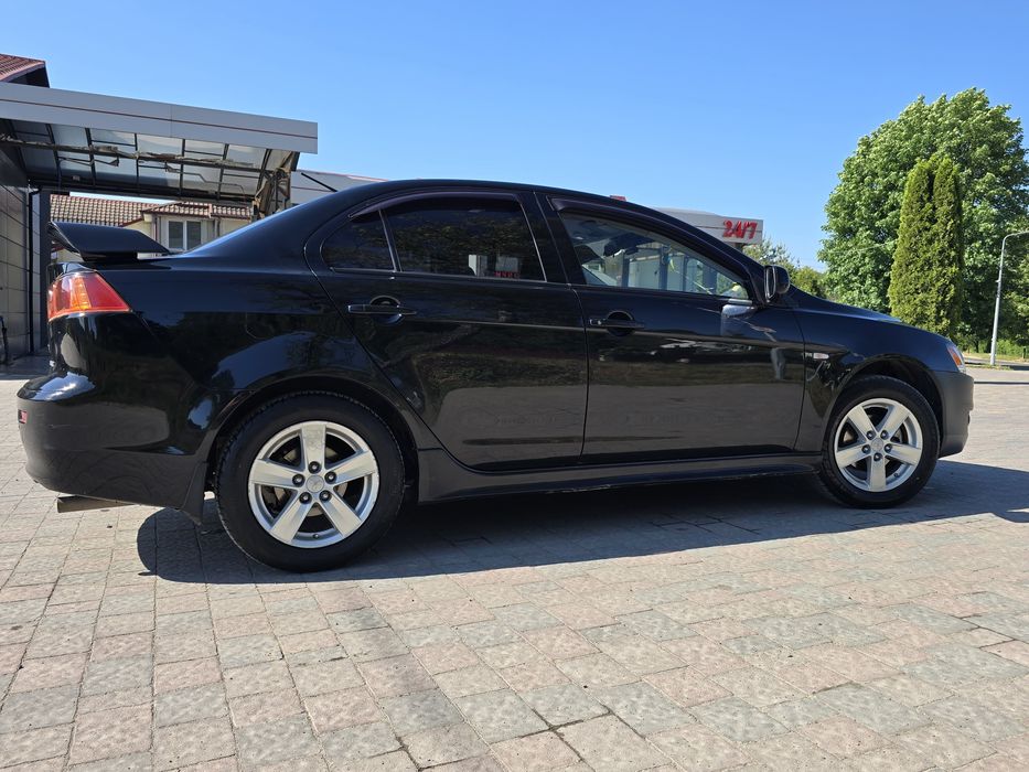 Mitsubishi Lancer X (10)