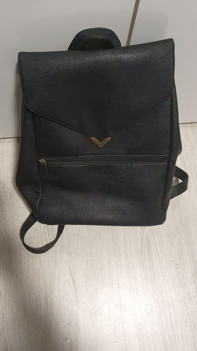 Plecak czarny z zapinka