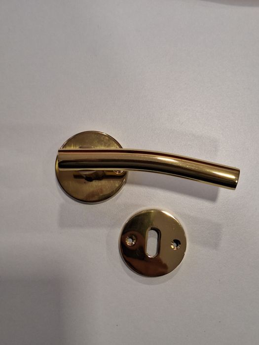 Puxador de latão polido curvo. Valor do par