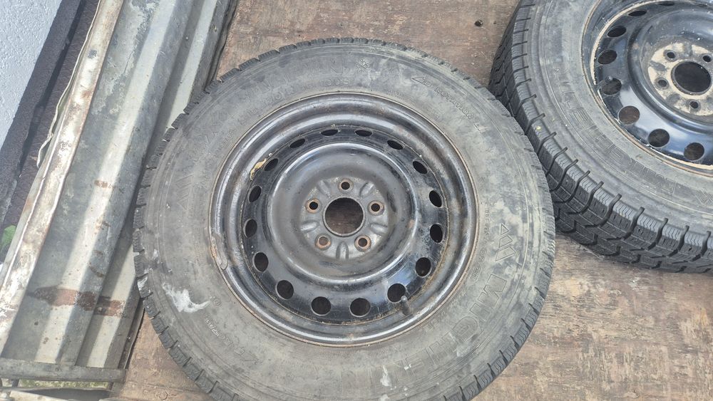 Opony Michelin Alpin 4x4, 215/70 16R.