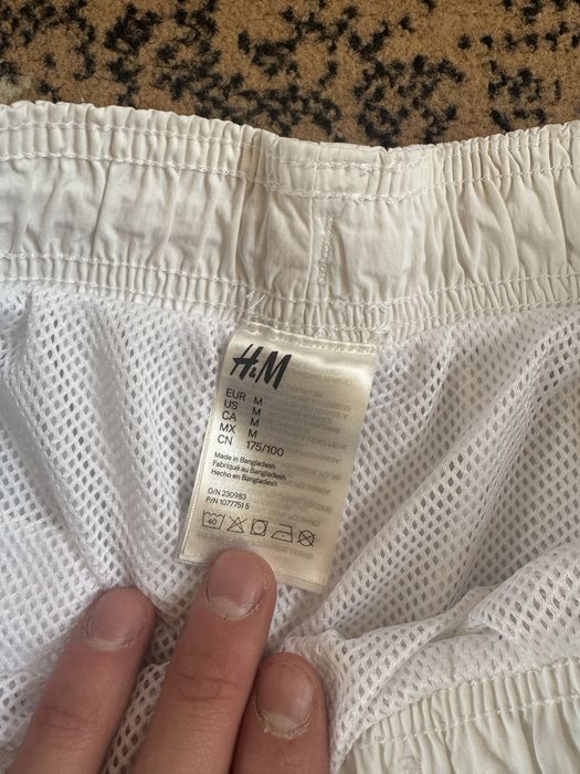 Шорти H&M.