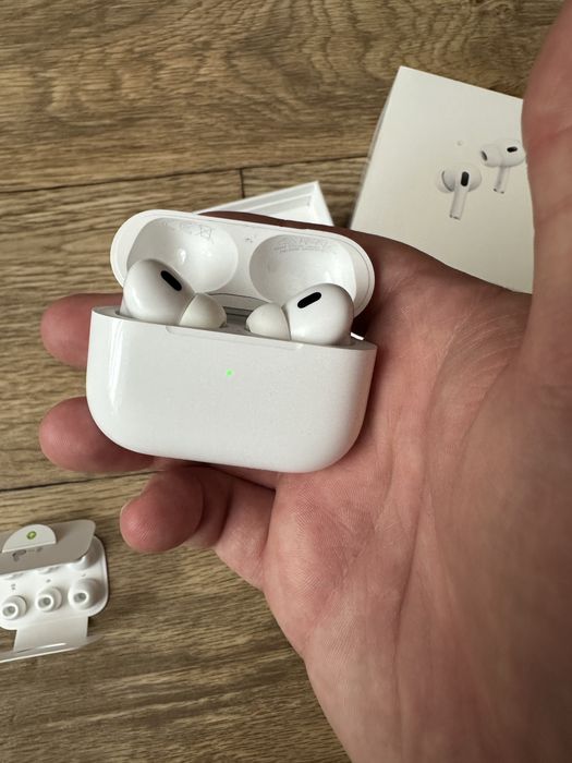 AirPods Pro 2 (2nd generation) with MagSafe. Стан і батарея супер!