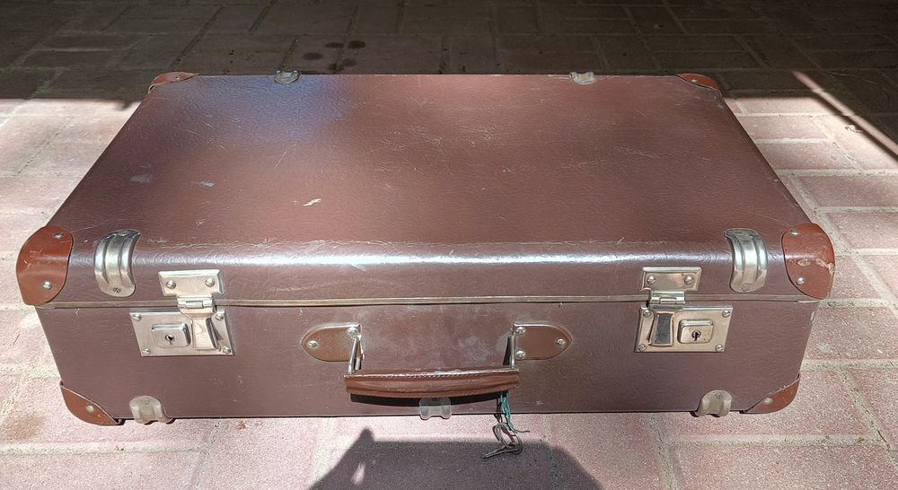 Stara walizka z lat 50-tych