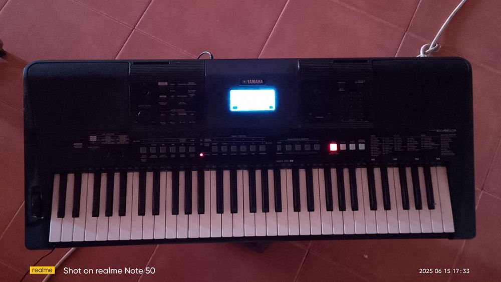 Vendo piano psr-e463