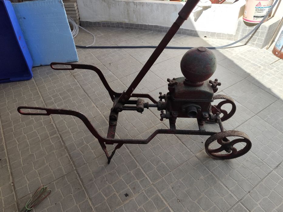 Bomba de vinho antiga Casa Damião