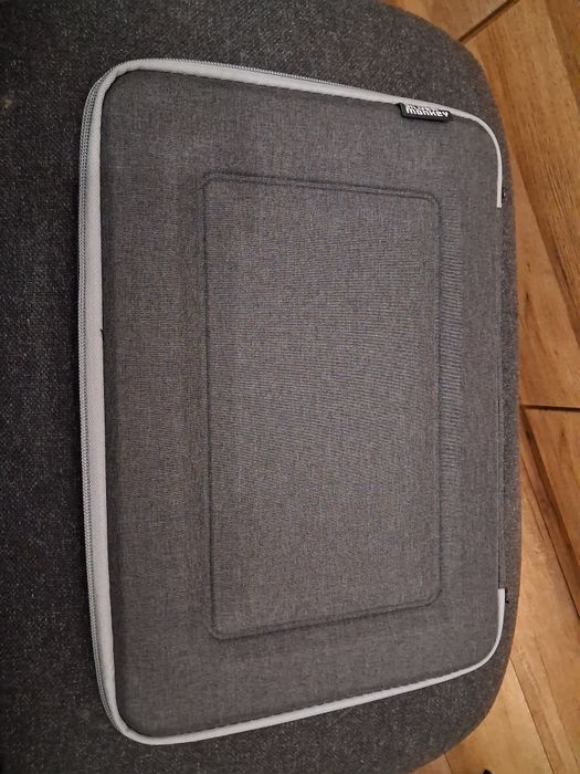 Etui do laptopa (mackbook m4)