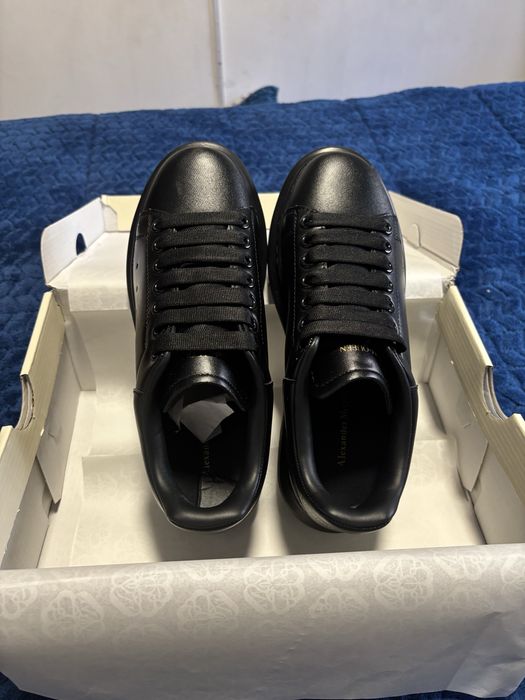Alexander McQUEEN all black