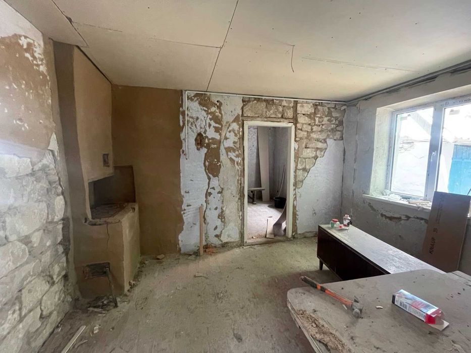 Будинок у с.Зелений  Гай, 20 км від міста. 30 соток землі