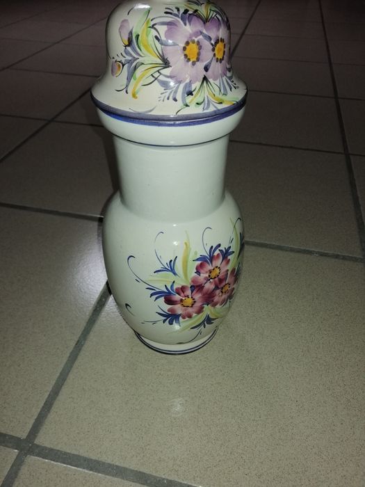 Pote cerâmico com flores