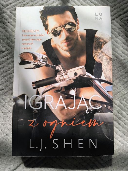 "Igrając z ogniem" L. J. Shen