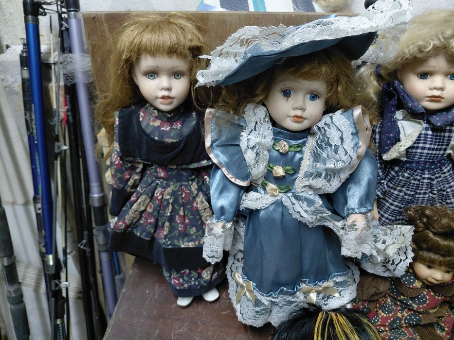 Vendo conjunto de bonecas antigas de porcelana em bom estado