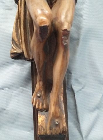 Cruz de Cristo em madeira e pedra