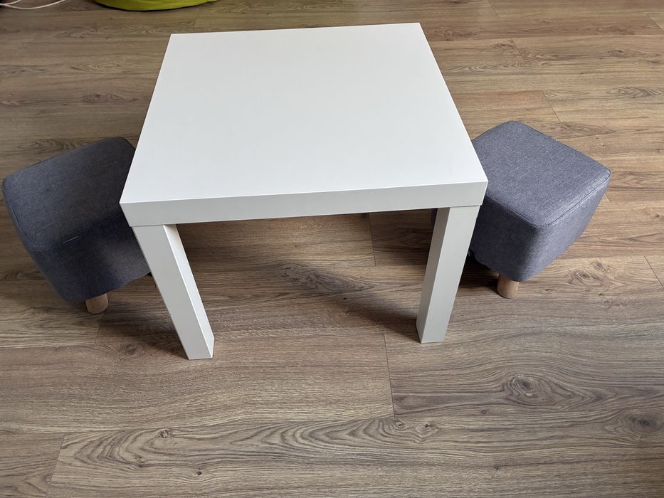Komplet - Stolik dla dzieci Ikea + 2 pufy Sinsay