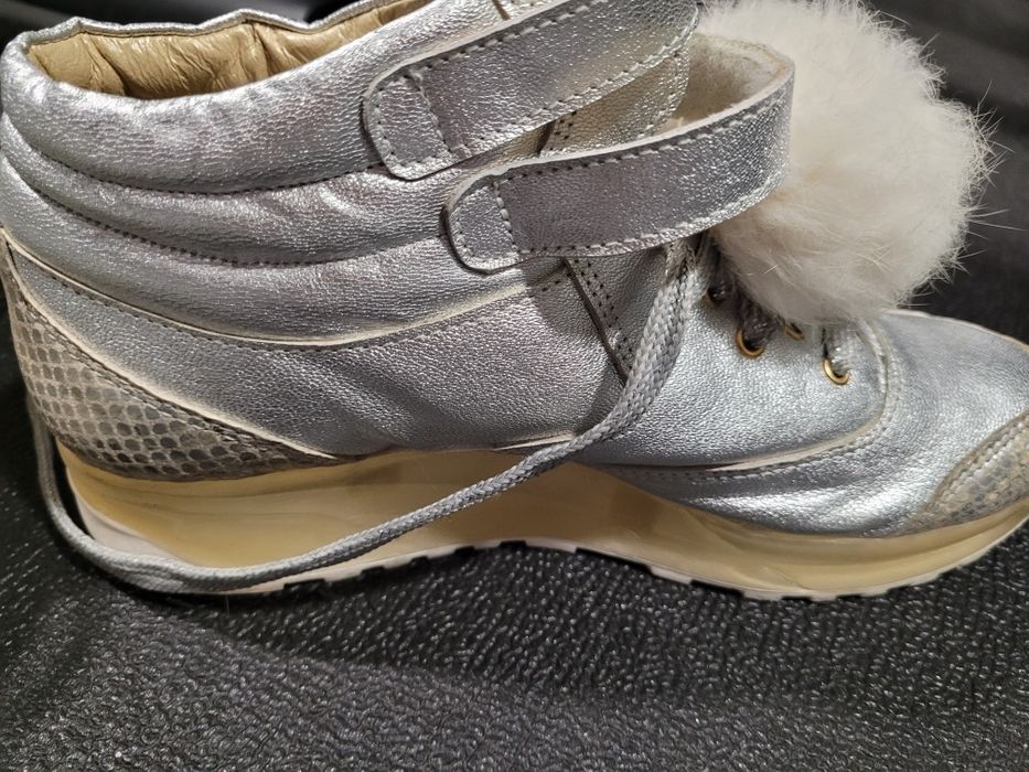 Ténis praetados da marca Bamburi