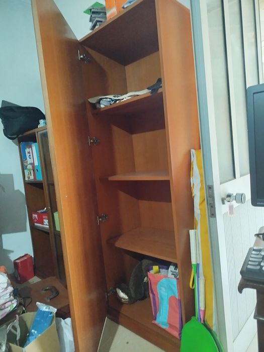 Armários em Madeira (verdadeira)