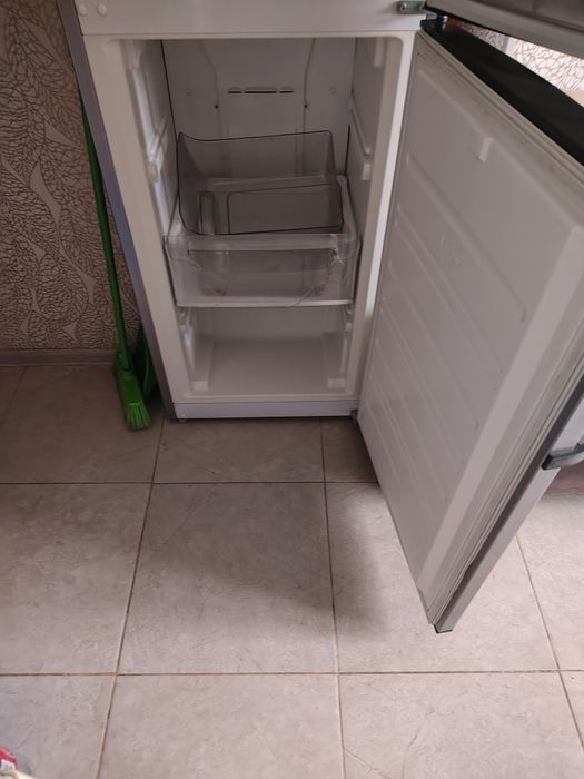 Продам холодильник на запчастини