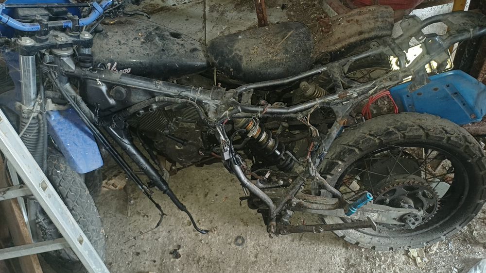xt 600 com documentos avaria no motor para pecas ou completa