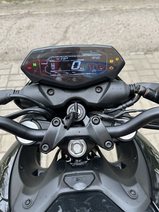 Bajaj pulsar N250 2025 рік інжектор