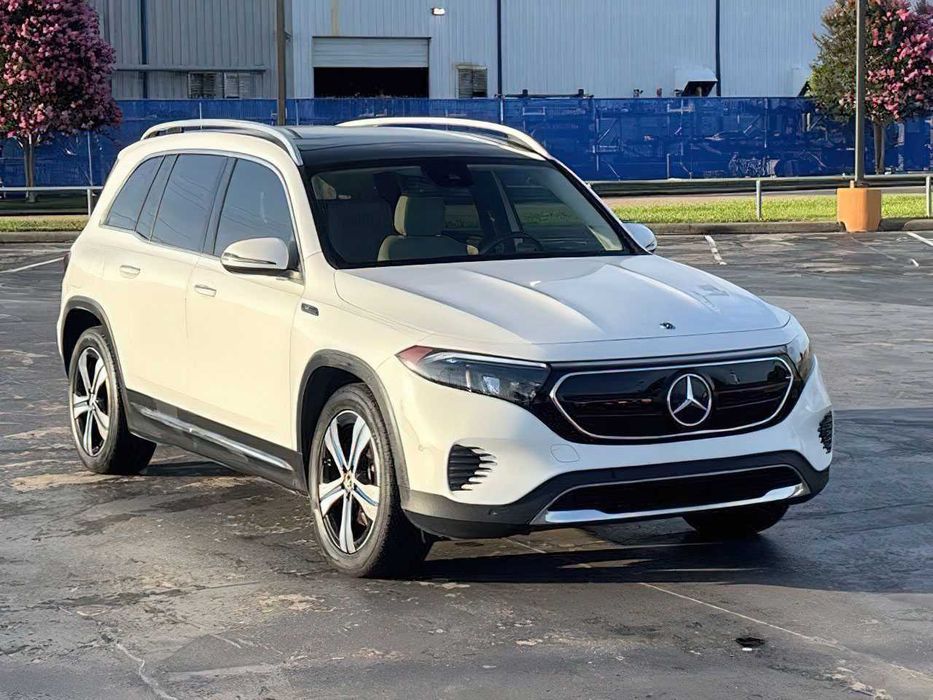 Mercedes-Benz EQB 300 4MATIC      2022