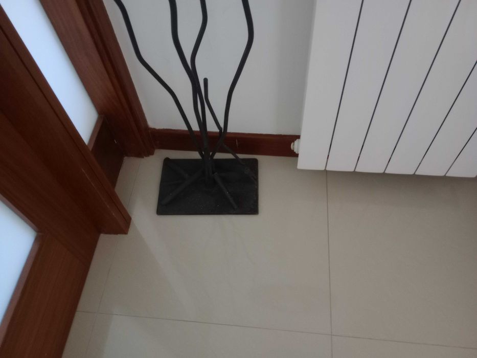 Escultura preta em ferro