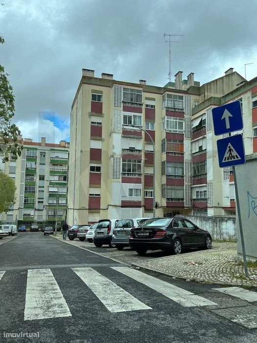 Oportunidade de Investimento: Apartamento T0 na Amadora — Águas Livres, Lisboa