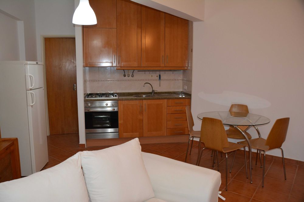 T1 recentemente renovado e mobilado – perto da praia