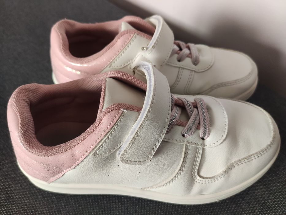 Buty sneakersy, idelane na jesienne dni.