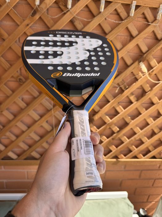 Ракетка і рюкзак для падел тенісу Bullpadel Discover PWR