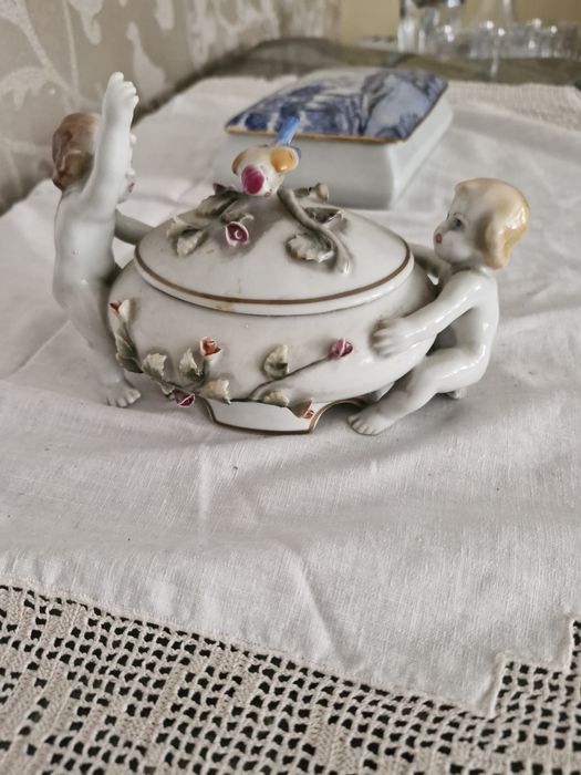 Peça decorativa em porcelana