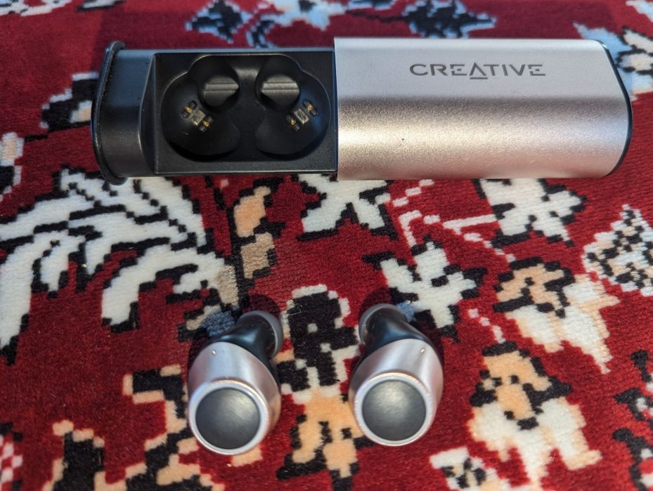 Продам безпровідні наушники creative outlier air