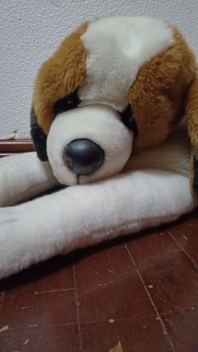 Peluche de cão grande