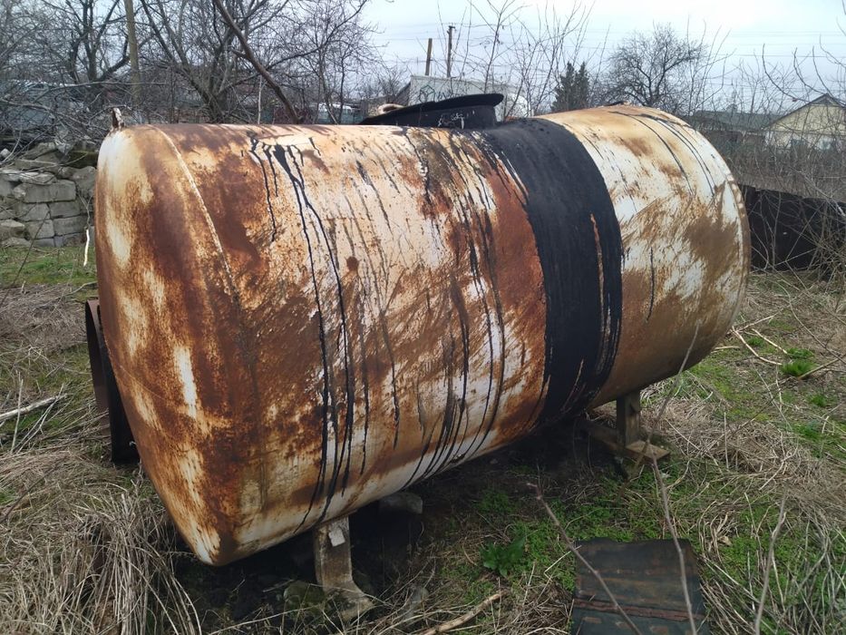 Продам металеву ємность(бак)