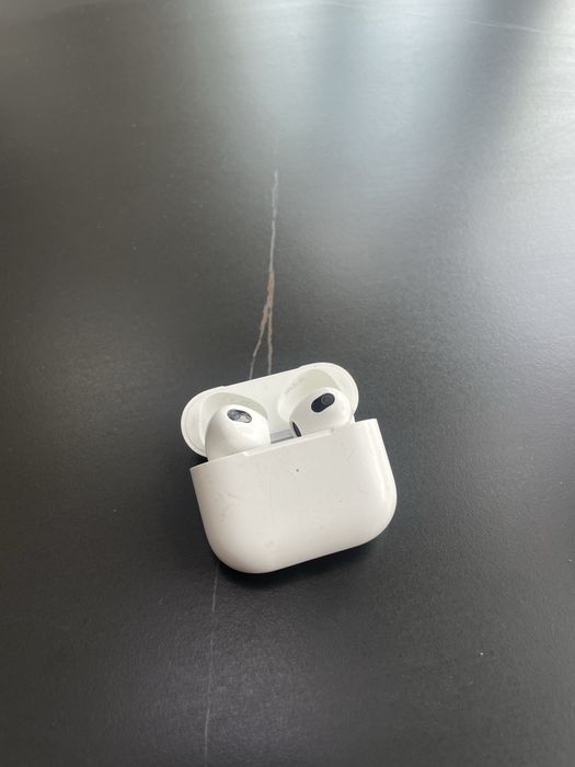 Продам Air Pods 3 оргінал, трошки з царапинами