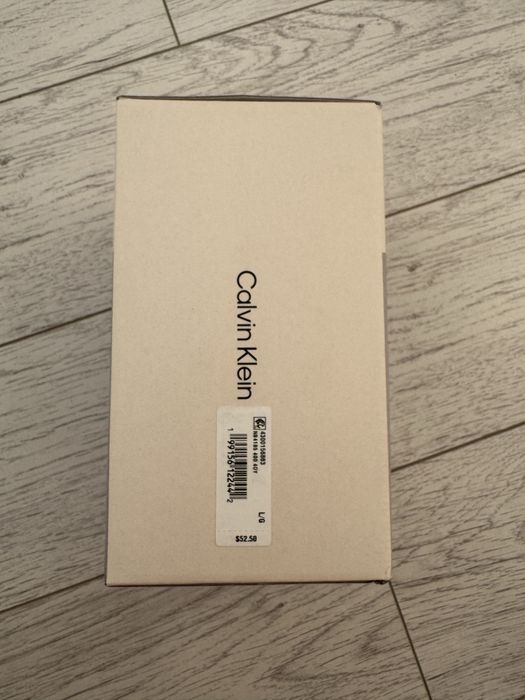 Продам новий комплект із трьох різнокольорових футболок Calvin Klein(оригінал) розміру L