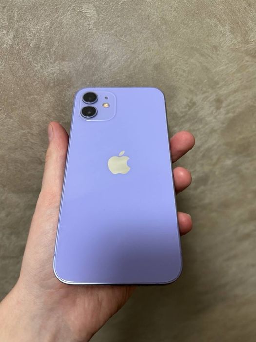 Продам iphone 12.