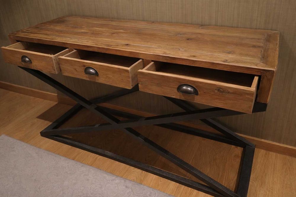 Consola / Aparador rústico em madeira maciça e pés em ferro