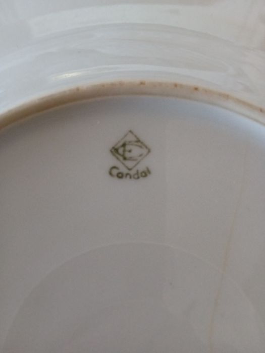 Travessas e pratos com cenas de caça.64752036028802123