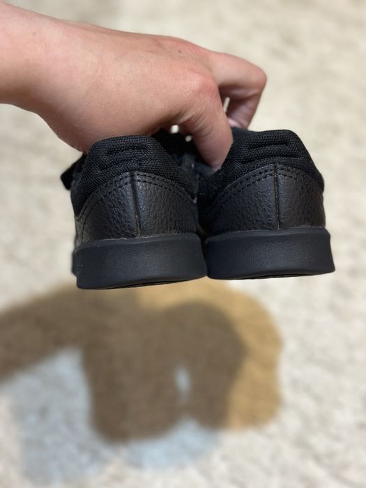 Оригінальні дитячі кросівки adidas tensaur 25 розмір б/в на липучках (16см устілка)