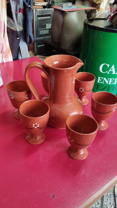 Jarro e 6 copos de barro