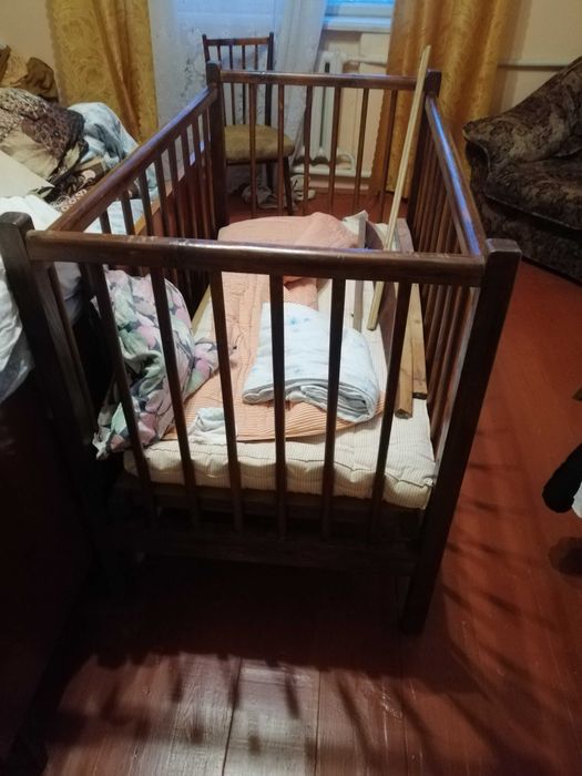 Продам дерев'яне дитяче ліжечко