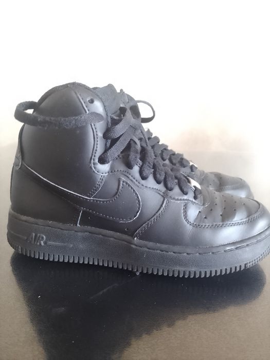 Продам оригінальні шкіряні черевики Nike air розмір 37,5