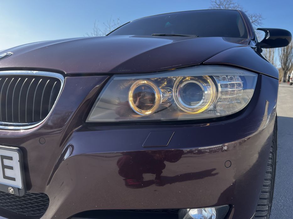 Автомобіль BMW 320i e90 рестайлінг